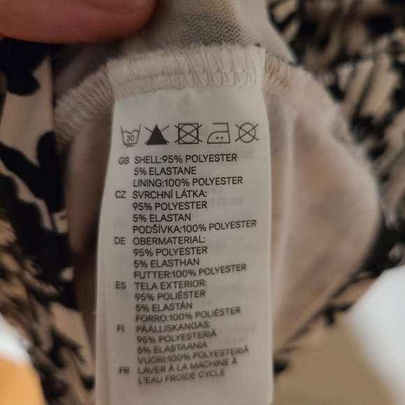 H&M Short Sleeve Fitted Dress with Black Floral Print - Picture 6 of 6